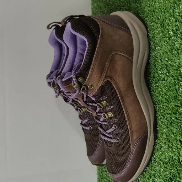 Vionic Cypress Hiking Boots Brown with lavender Accents, Size 8