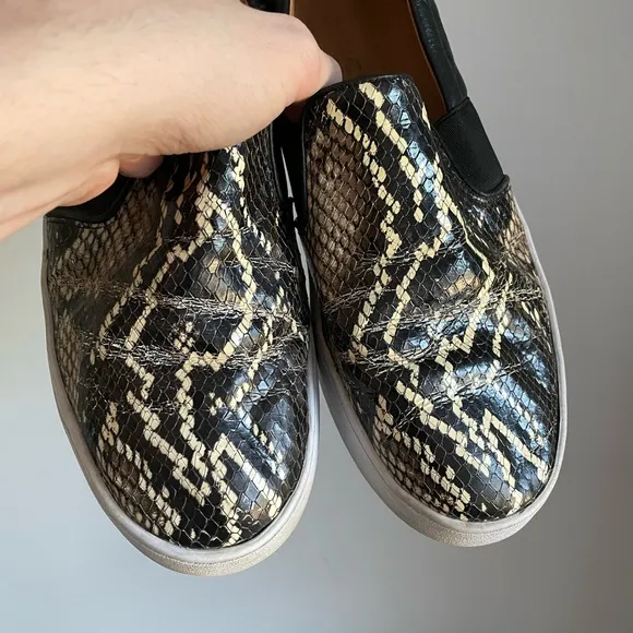 Vionic Demetra Snakeskin Slip On Sneakers Size 8.5