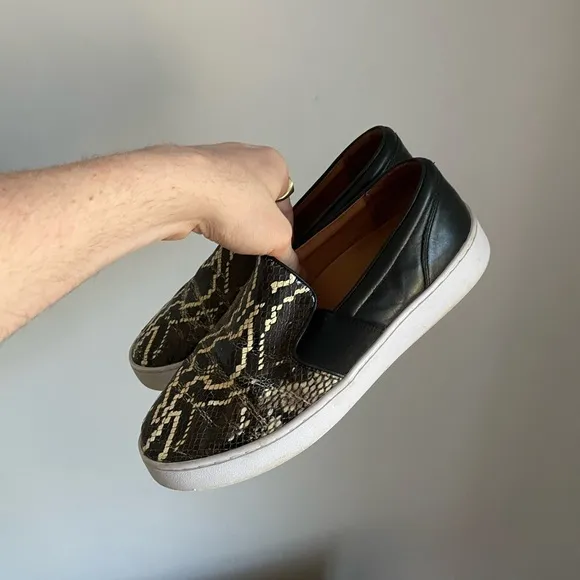 Vionic Demetra Snakeskin Slip On Sneakers Size 8.5
