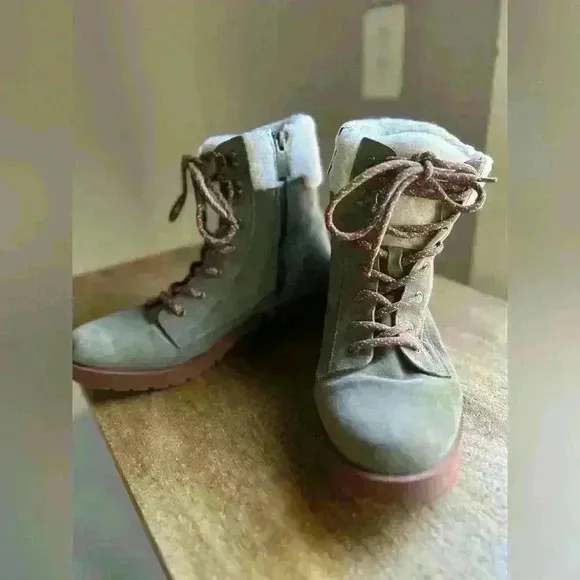 Vionic Water Resistant Suede Lace-Up Hiker Boots sz9.5 Gorpcore hiking outdoor