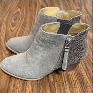 Vionic Womens Gray Suede Zip Ankle Fashion Boots Bootie Size 6