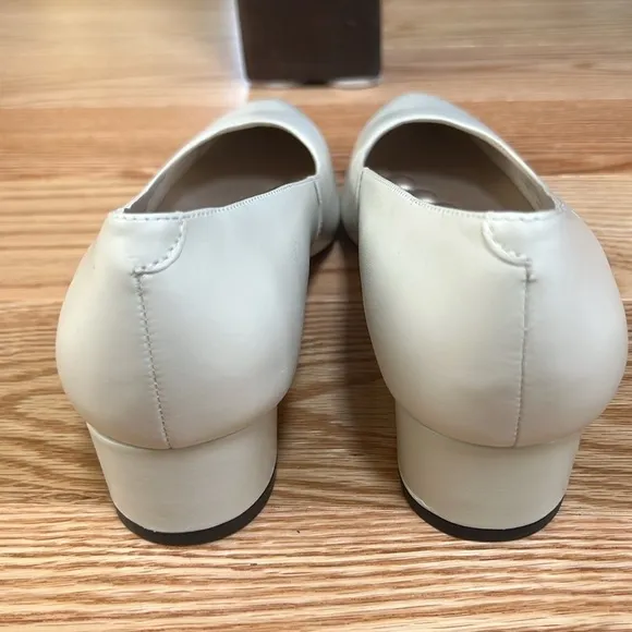 Walking Cradles Bronwyn white womens dress shoes in  SZ 8M.