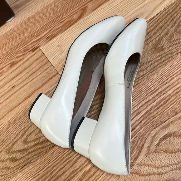 Walking Cradles Bronwyn white womens dress shoes in  SZ 8M.