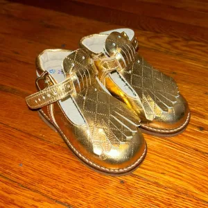 Walking shoes hard bottom