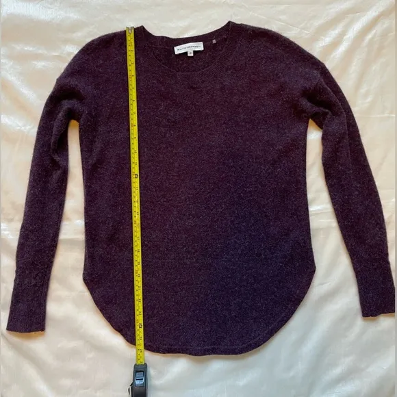 WHITE   WARREN Curved Rib Hem Crewneck Cashmere Sweater in Maroon/Purple/Magenta