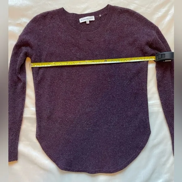 WHITE   WARREN Curved Rib Hem Crewneck Cashmere Sweater in Maroon/Purple/Magenta