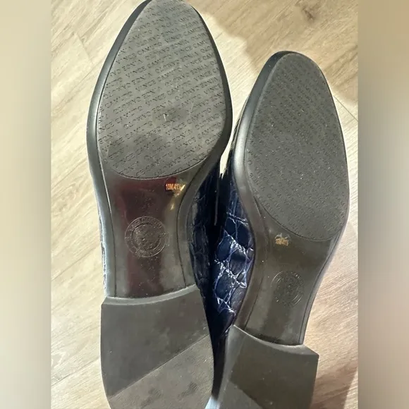 Woman’s Navy Crocodile Pattern Loafer Vince Camuto
