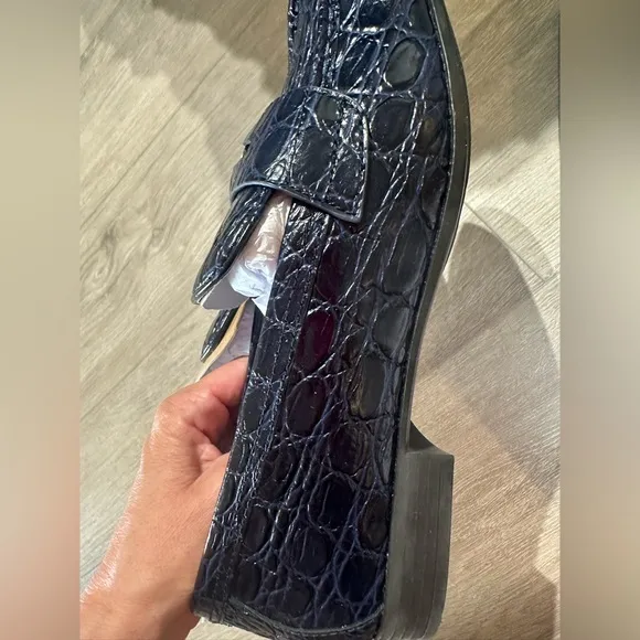 Woman’s Navy Crocodile Pattern Loafer Vince Camuto