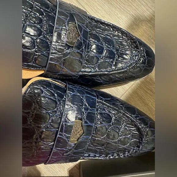 Woman’s Navy Crocodile Pattern Loafer Vince Camuto