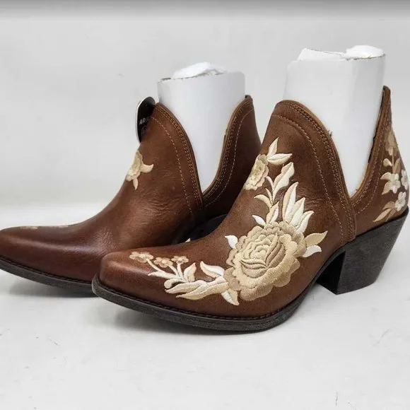 Women's 7 Ariat Encore Rose snip toe western cowgirl boots in Texas Tan 10040351