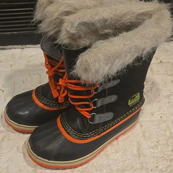 Womens Joan of art sorel waterproof boots size 6