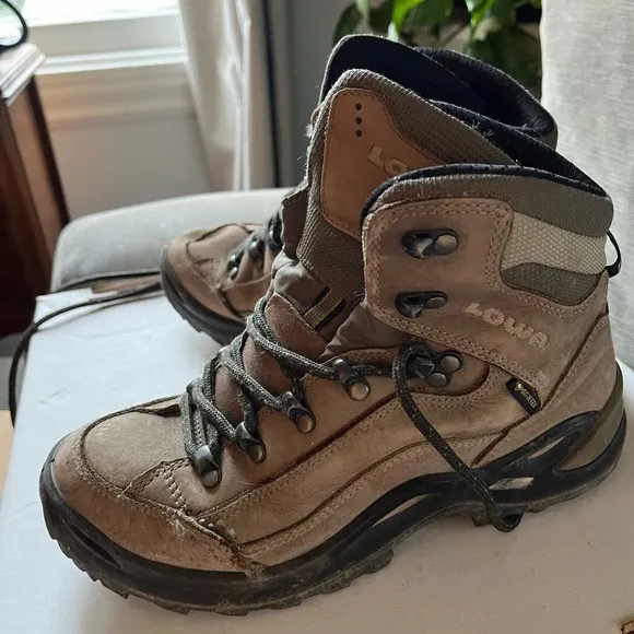 Women’s Lowa Brown Hiking Boots