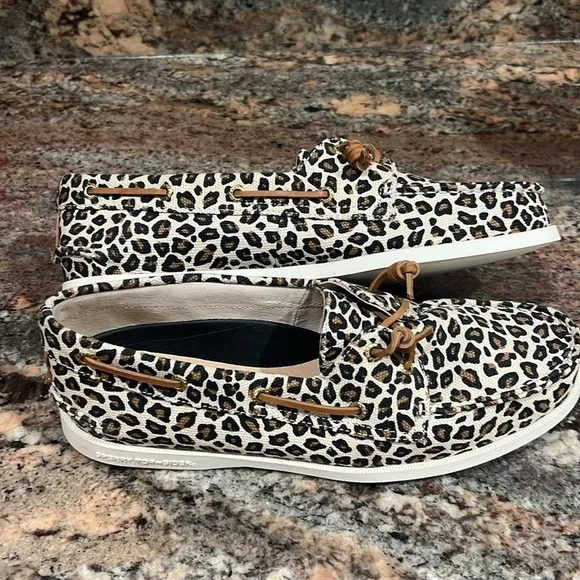 Women's Sperry Top-Sider Vida Animal Boat Shoes in a leopard print. Sz 9, EUC