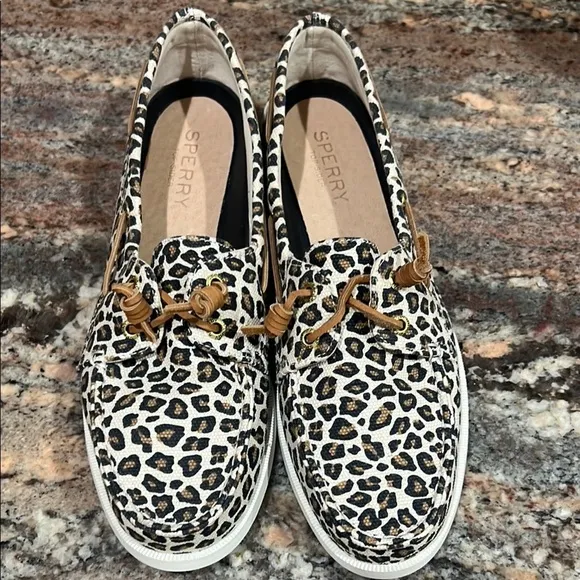 Women's Sperry Top-Sider Vida Animal Boat Shoes in a leopard print. Sz 9, EUC