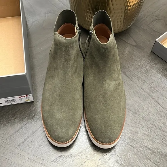 Women's Vionic Brionie Chelsea Boot (WIDE)