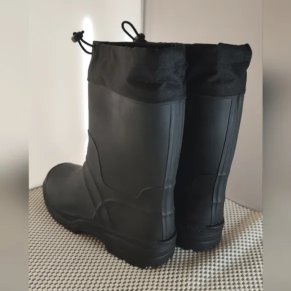 Wonder Nation Winter Boots Boys Size 3 String closure Waterproof slip resistant