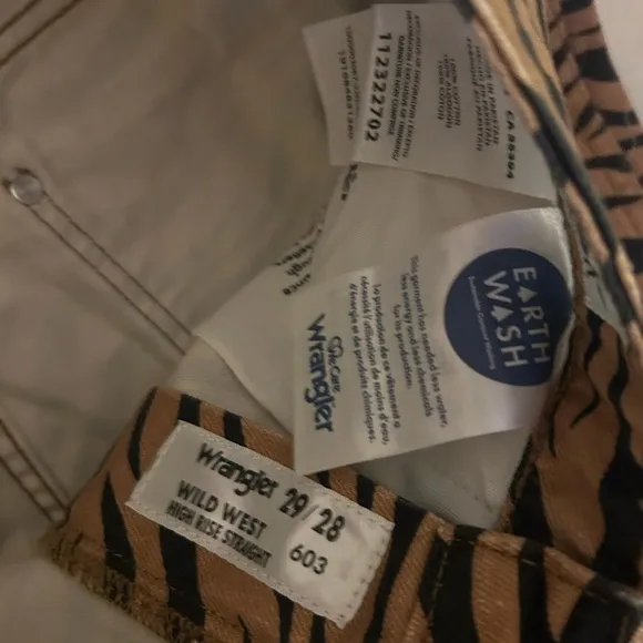 WRANGLER WOMEN'S HIGH RISE WILD WESTPURR PRINT STRAIGHT  size 29x28