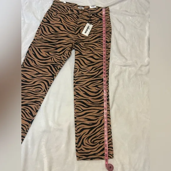 WRANGLER WOMEN'S HIGH RISE WILD WESTPURR PRINT STRAIGHT  size 29x28