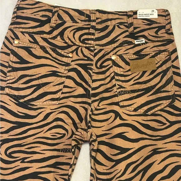 WRANGLER WOMEN'S HIGH RISE WILD WESTPURR PRINT STRAIGHT  size 29x28