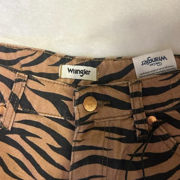 WRANGLER WOMEN'S HIGH RISE WILD WESTPURR PRINT STRAIGHT  size 29x28