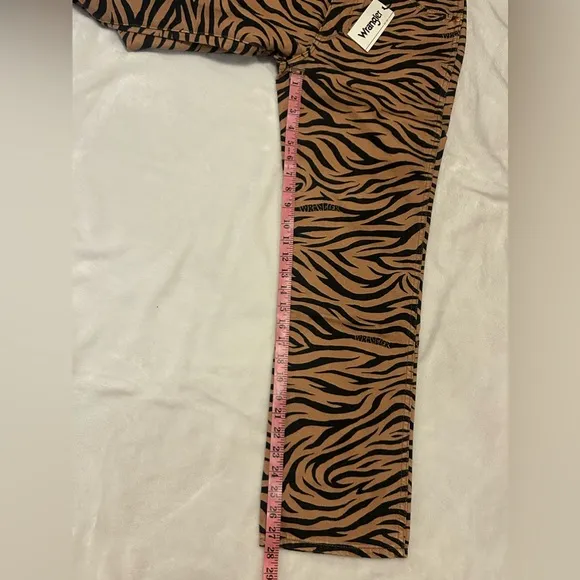WRANGLER WOMEN'S HIGH RISE WILD WESTPURR PRINT STRAIGHT  size 29x28