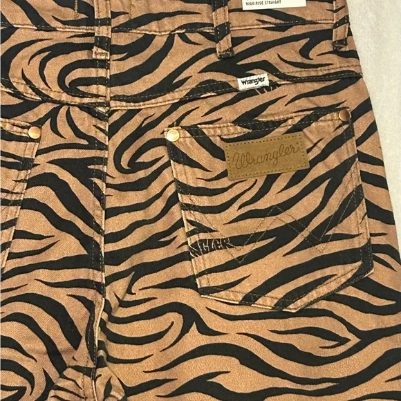 WRANGLER WOMEN'S HIGH RISE WILD WESTPURR PRINT STRAIGHT  size 29x28