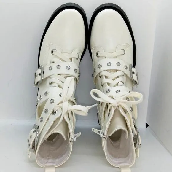 XOXO Designer Women's NEW White &amp; Silver Fashion Boots - sz. 8 1/2