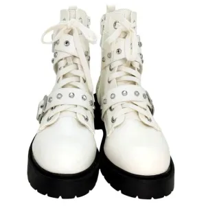 XOXO Designer Women's NEW White &amp; Silver Fashion Boots - sz. 8 1/2