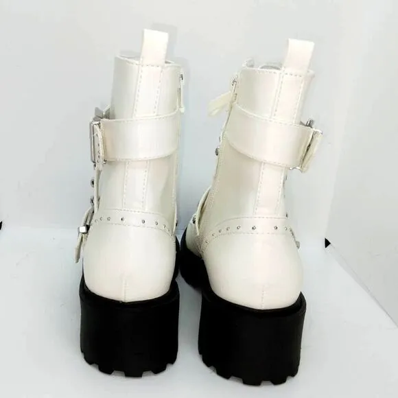 XOXO Designer Women's NEW White &amp; Silver Fashion Boots - sz. 8 1/2