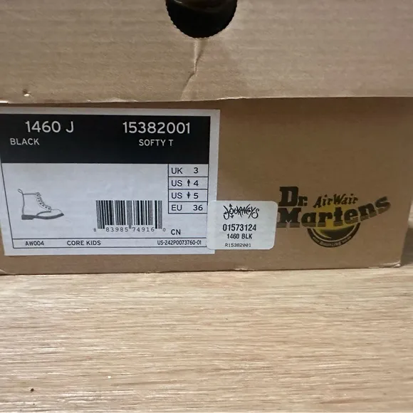 Youth (Big Kids) 1460 softy T Leather Lace Up Dr. Martens boots.