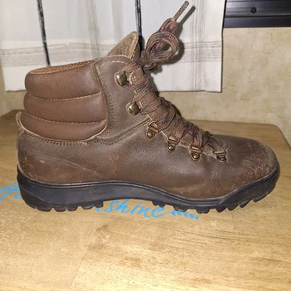 Zamberlan Brown Leather Hiking Boots W/Vibram Soles In A Womens 7. Pre-loved