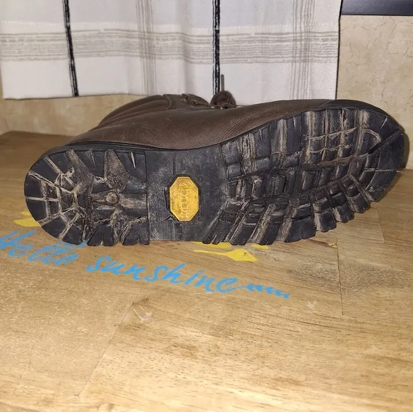 Zamberlan Brown Leather Hiking Boots W/Vibram Soles In A Womens 7. Pre-loved