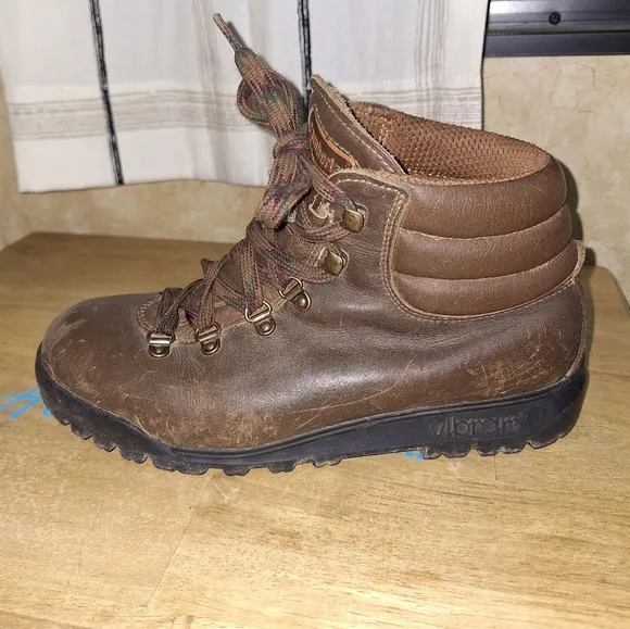Zamberlan Brown Leather Hiking Boots W/Vibram Soles In A Womens 7. Pre-loved